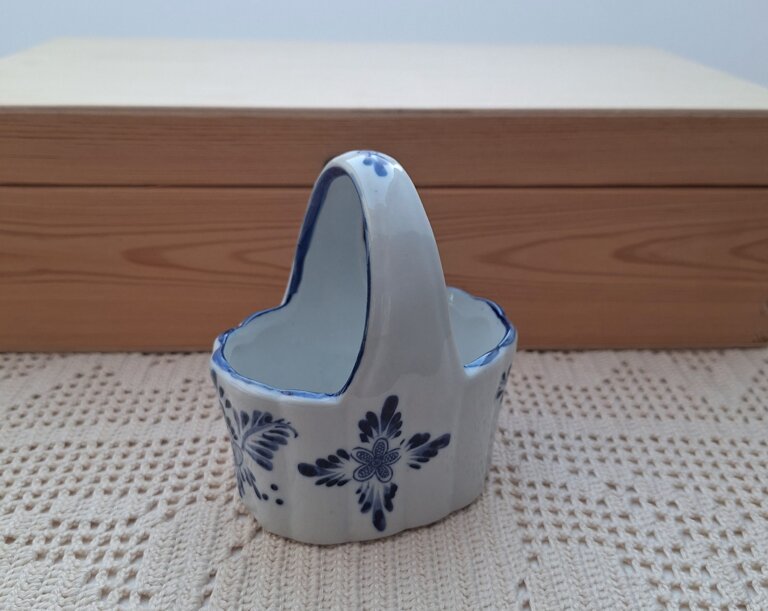 Ceramiczny koszyczek Amsel w stylu holenderskim