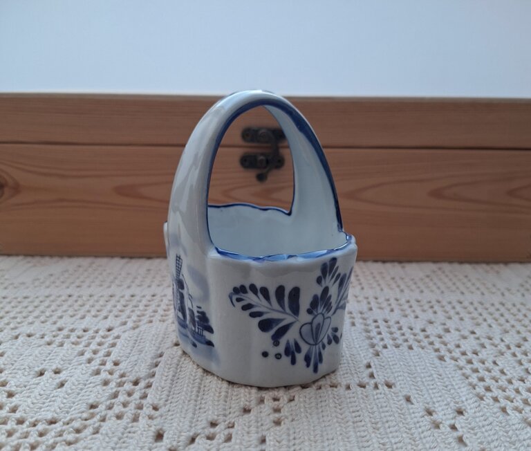 Ceramiczny koszyczek Amsel w stylu holenderskim