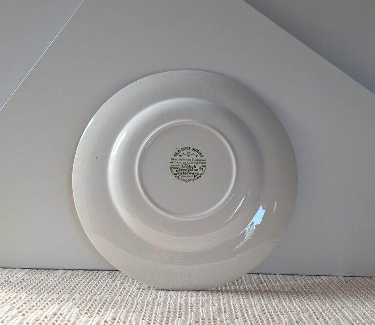 Vintage Angielski Talerz Kolekcjonerski – Seria „Old Inns”