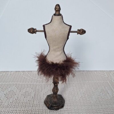 Elegancki Stojak na Biżuterię – Manekin w Stylu Vintage
