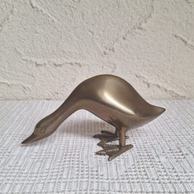 20260506_153135 Vintage Mosiężna Figurka Kaczki – Styl Mid-Century Modern