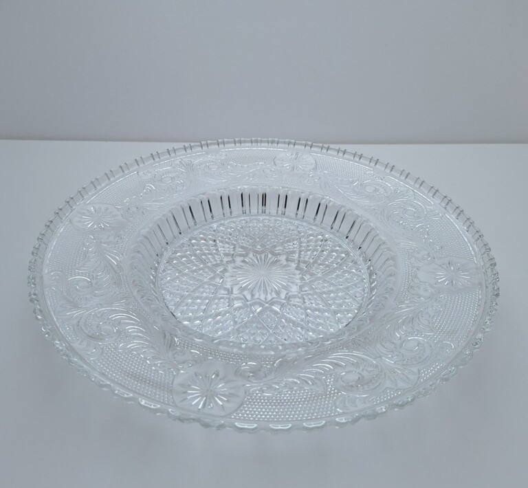 Elegancka Szklana Patera z Kunsztownym Ornamentem