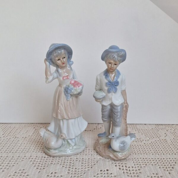 Porcelanowy Komplet Figurek Dziewczynka i Chłopiec z Gęśmi