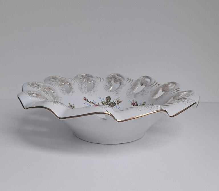 20260513_181201 Porcelanowa Patera Ażurowa – Klasyka z Motywem Róż Chodzież