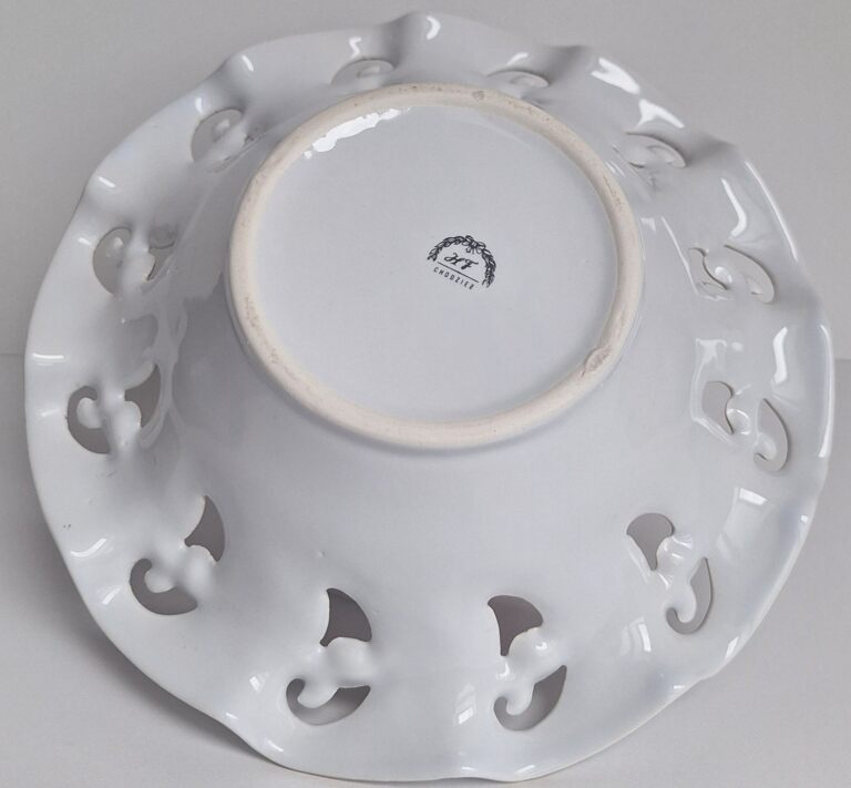 20260513_181458 Porcelanowa Patera Ażurowa – Klasyka z Motywem Róż Chodzież