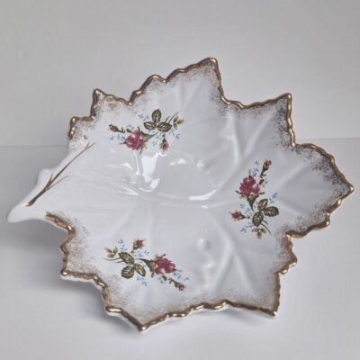 Stara Porcelanowa Patera Ozdobna „Liść Klonu” – Chodzież