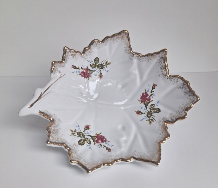 Stara Porcelanowa Patera Ozdobna „Liść Klonu” – Chodzież