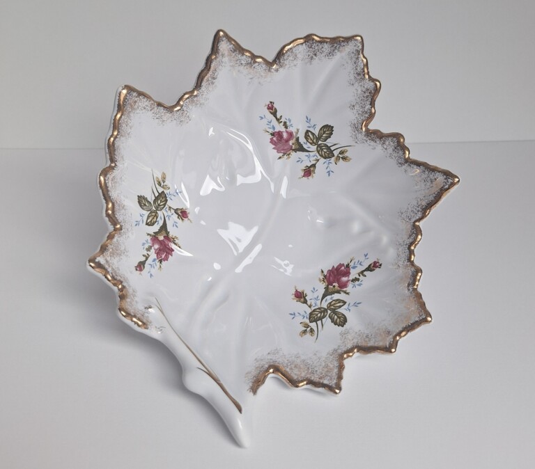 Stara Porcelanowa Patera Ozdobna „Liść Klonu” – Chodzież