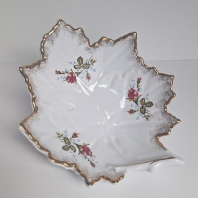 Stara Porcelanowa Patera Ozdobna „Liść Klonu” – Chodzież