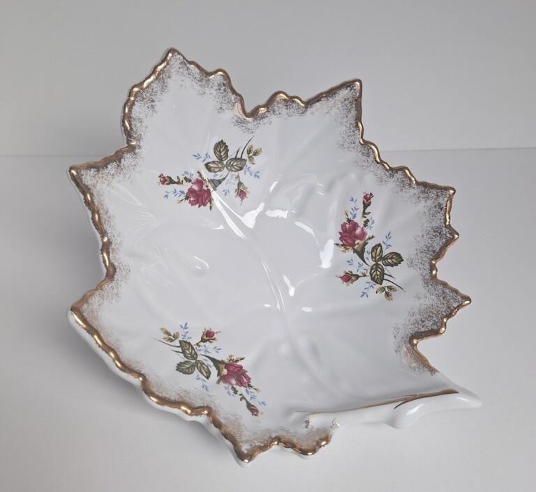 Stara Porcelanowa Patera Ozdobna „Liść Klonu” – Chodzież