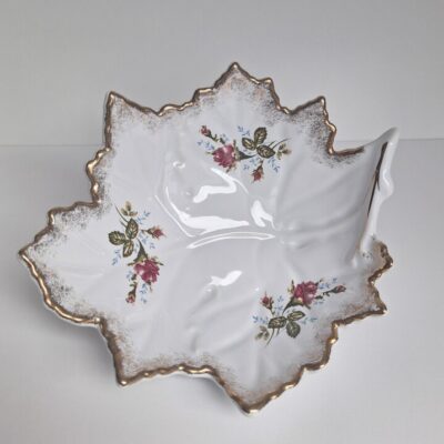 Stara Porcelanowa Patera Ozdobna „Liść Klonu” – Chodzież