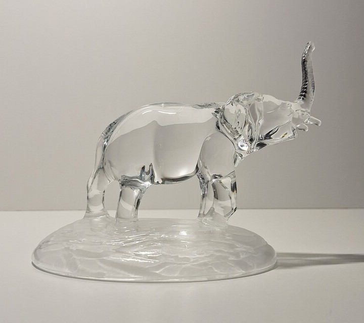 Kryształowa Figurka Słoń z Uniesioną Trąbą - Cristal d'Arques