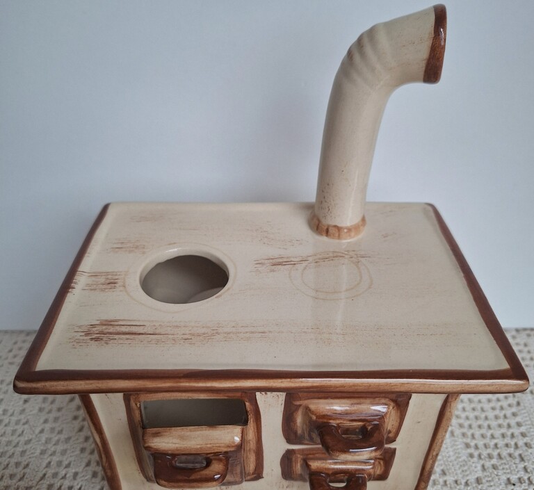 Ceramiczny Podgrzewacz W Kształcie Pieca Kuchennego