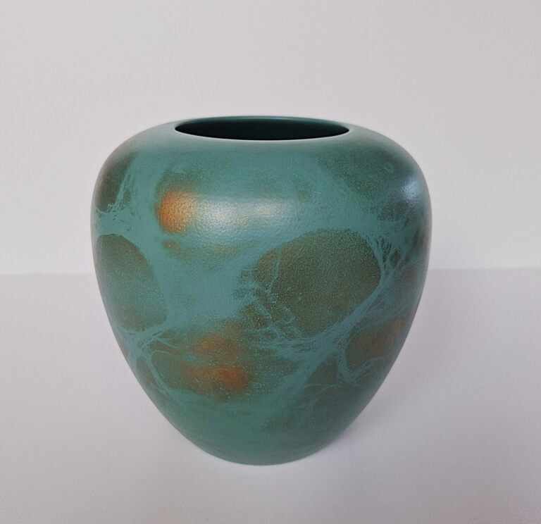 20260616_201053 Ceramiczny Wazon Morski Szmaragd ze Złotym Akcentem