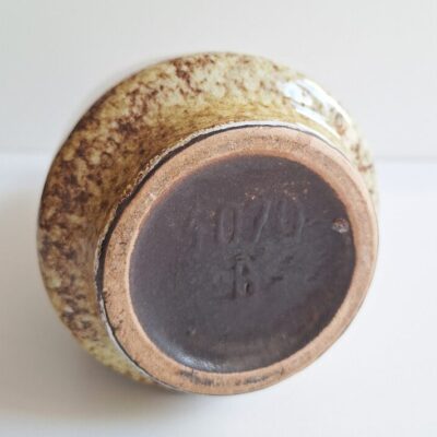 20260617_184449 Wazon Ceramiczny Z Uchem VEB Haldensleben – Model 4070 B