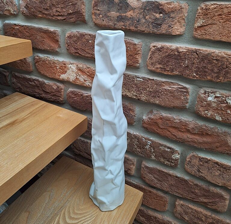 20260621_154509 Smukły Wazon Ceramiczny z Efektem Zagnieceń