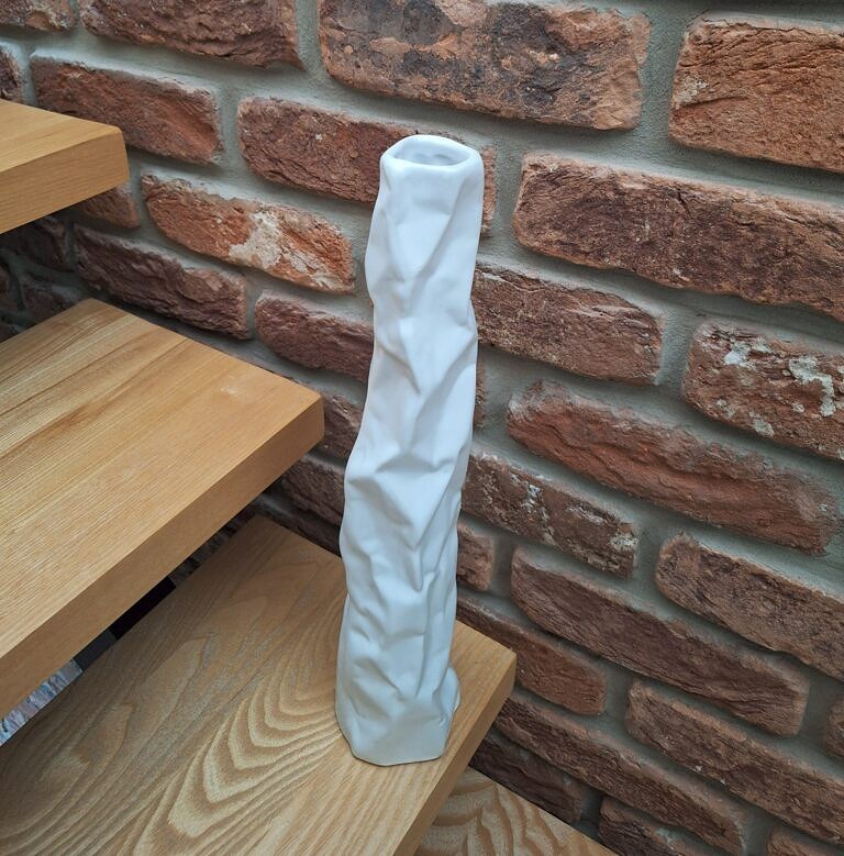 20260621_154559 Smukły Wazon Ceramiczny z Efektem Zagnieceń