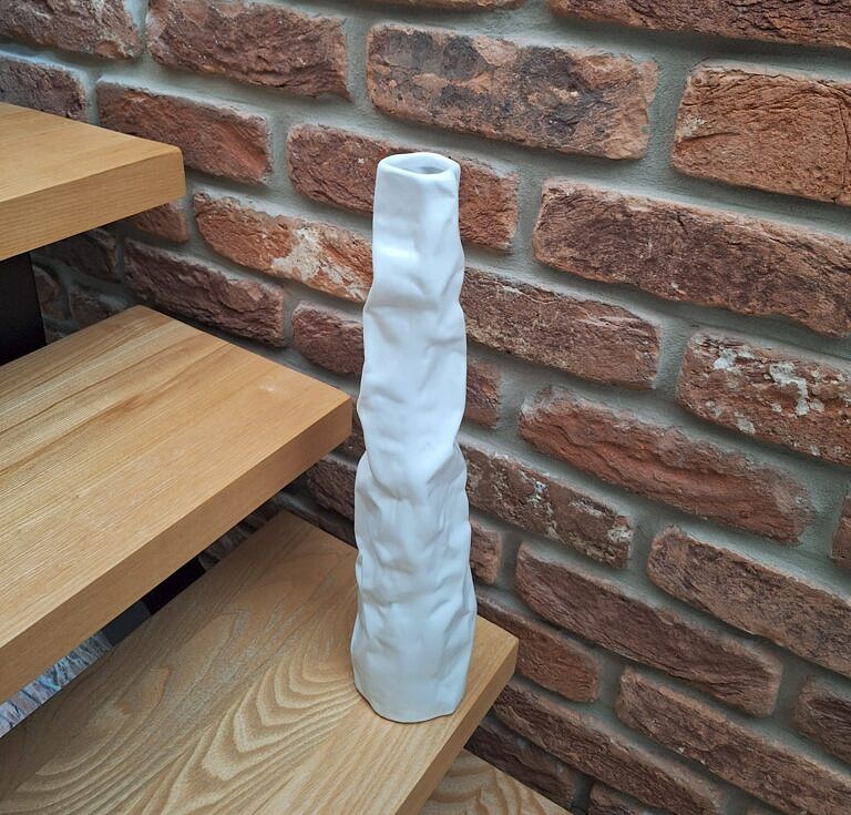 20260621_154621 Smukły Wazon Ceramiczny z Efektem Zagnieceń