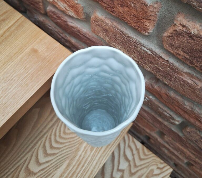 Wazon Thomas Op Art – Biskwitowa Porcelana, Efekt Młotkowania