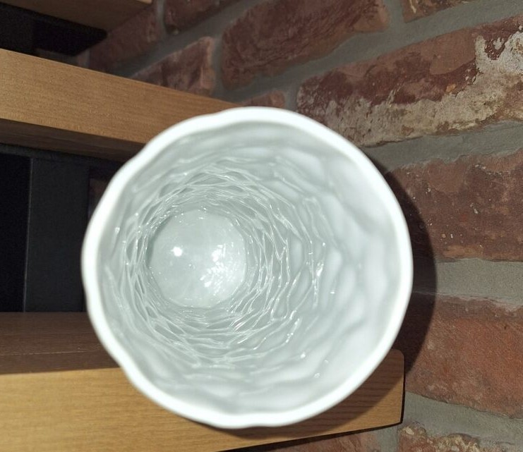 Wazon Thomas Op Art – Biskwitowa Porcelana, Efekt Młotkowania