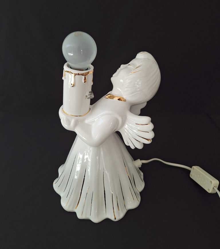 20260709_122305 Porcelanowa Lampka Nocna Aniołek ze Świecą – Vintage
