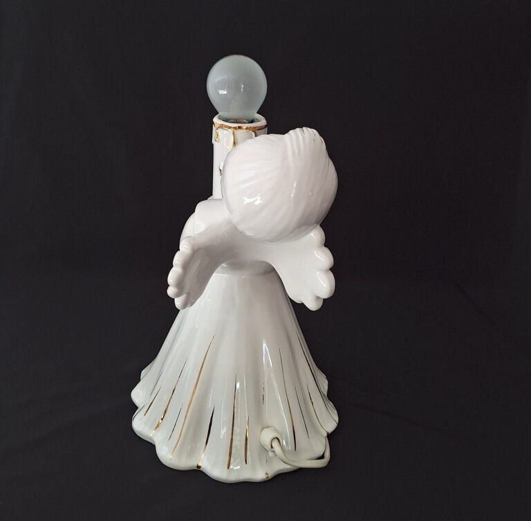 20260709_122521 Porcelanowa Lampka Nocna Aniołek ze Świecą – Vintage
