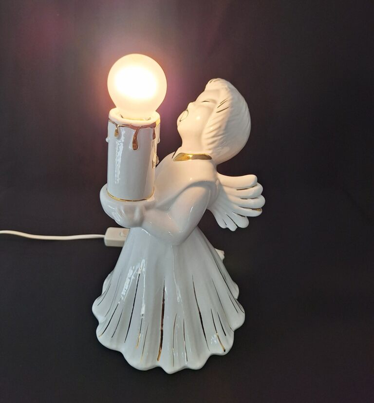 20260709_122604 Porcelanowa Lampka Nocna Aniołek ze Świecą – Vintage