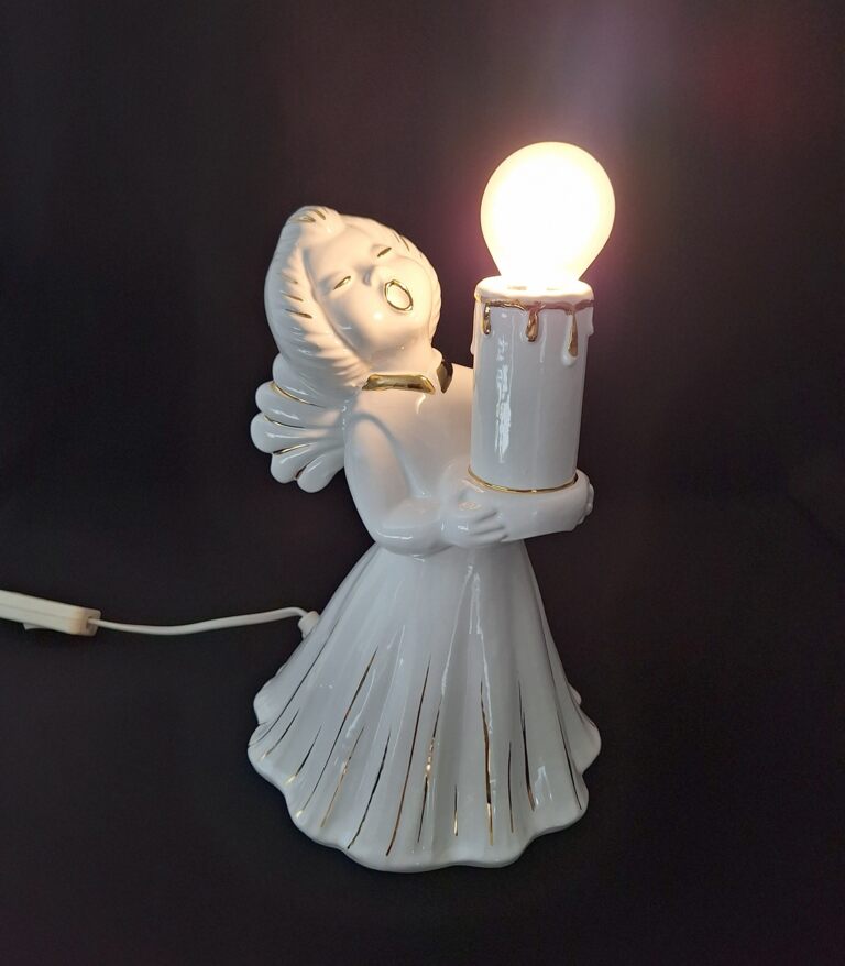 20260709_122638 Porcelanowa Lampka Nocna Aniołek ze Świecą – Vintage
