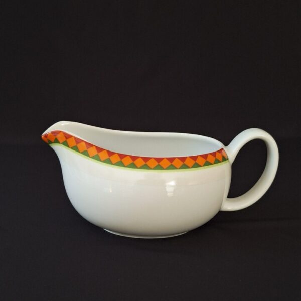 20260709_180822 Porcelanowa sosjerka Wałbrzych - retro z geometrycznym wzorem