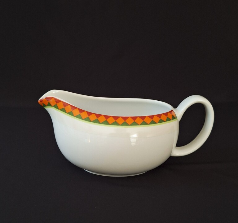 20260709_180822 Porcelanowa sosjerka Wałbrzych - retro z geometrycznym wzorem