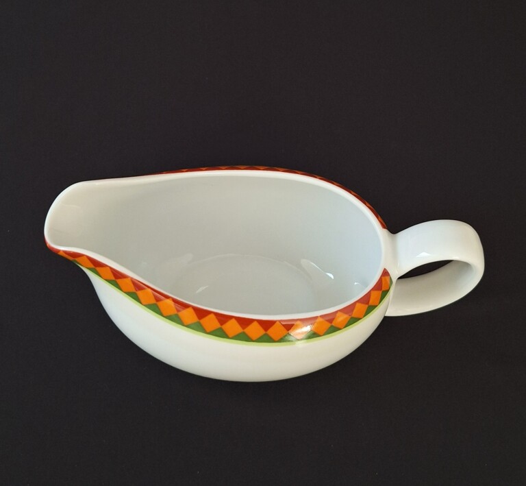 20260709_180851 Porcelanowa sosjerka Wałbrzych - retro z geometrycznym wzorem