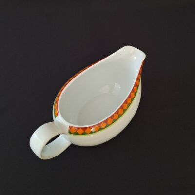 20260709_180901 Porcelanowa sosjerka Wałbrzych - retro z geometrycznym wzorem