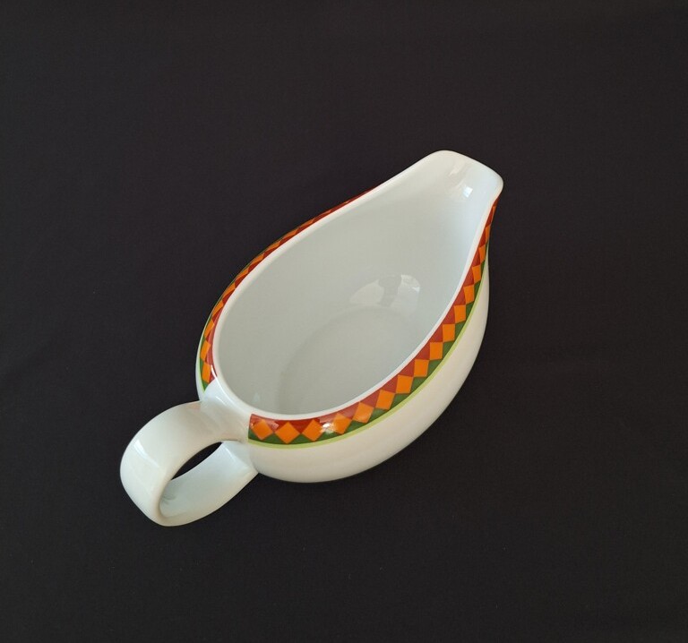 20260709_180901 Porcelanowa sosjerka Wałbrzych - retro z geometrycznym wzorem