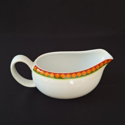 20260709_180922 Porcelanowa sosjerka Wałbrzych - retro z geometrycznym wzorem