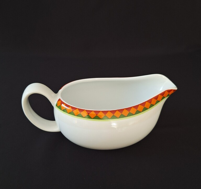 20260709_180922 Porcelanowa sosjerka Wałbrzych - retro z geometrycznym wzorem