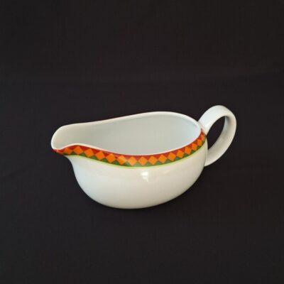 20260709_181026 Porcelanowa sosjerka Wałbrzych - retro z geometrycznym wzorem