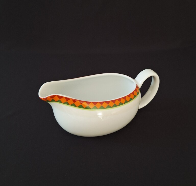 20260709_181026 Porcelanowa sosjerka Wałbrzych - retro z geometrycznym wzorem