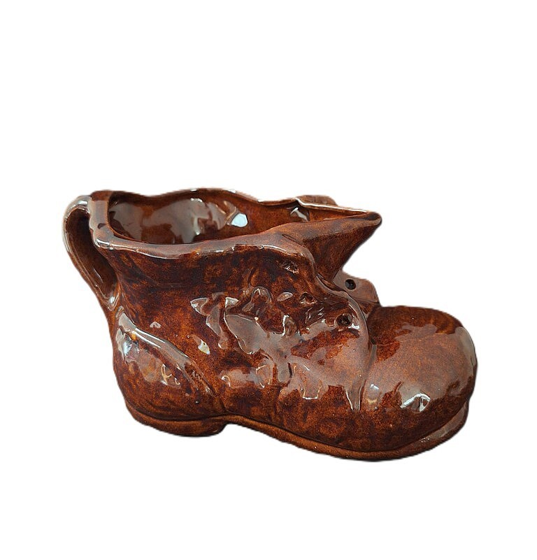20260715_191851 Ceramiczny But Vintage – Stylowa Doniczka i Ozdoba w Stylu PRL