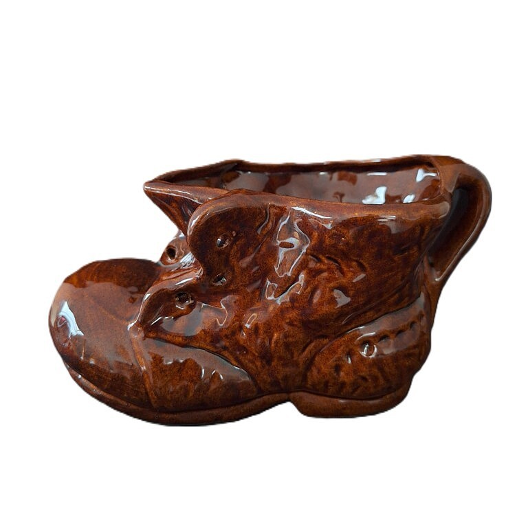 20260715_192010 Ceramiczny But Vintage – Stylowa Doniczka i Ozdoba w Stylu PRL