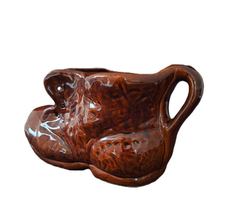 20260715_192114 Ceramiczny But Vintage – Stylowa Doniczka i Ozdoba w Stylu PRL