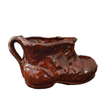 20260715_192159 Ceramiczny But Vintage – Stylowa Doniczka i Ozdoba w Stylu PRL