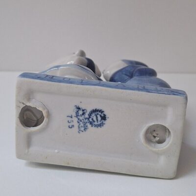 20260716_191839 Holenderska Figurka Vintage „Całująca się Para” – Styl Delft Blue