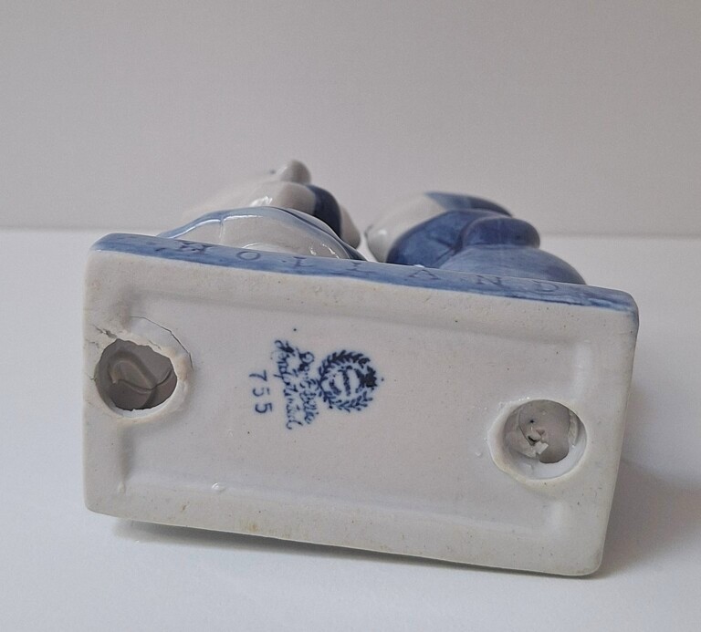 20260716_191839 Holenderska Figurka Vintage „Całująca się Para” – Styl Delft Blue