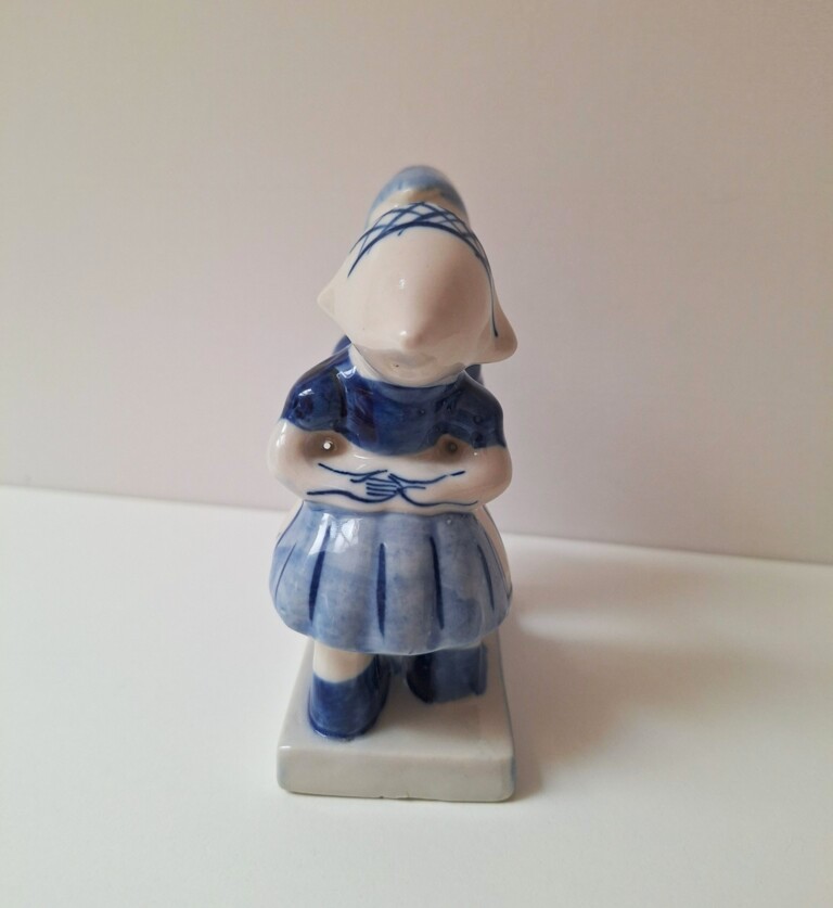 20260717_171821 Holenderska Figurka Vintage „Całująca się Para” – Styl Delft Blue