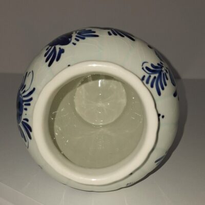 Ceramiczny Wazon Delft Blue – Klasyczny Motyw Kwiatowy