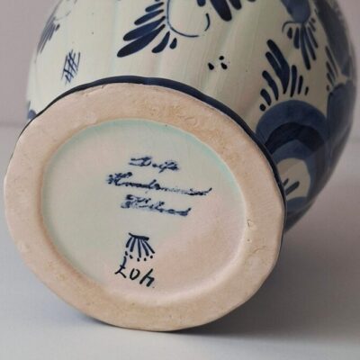 Ceramiczny Wazon Delft Blue – Klasyczny Motyw Kwiatowy