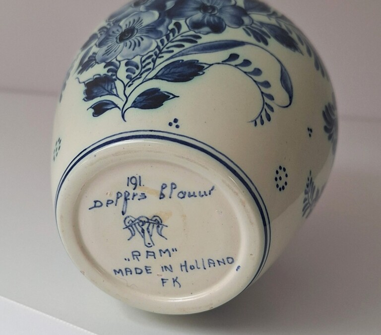 Ceramiczny Wazon Delft Blue - Niebieski Motyw Kwiatowy