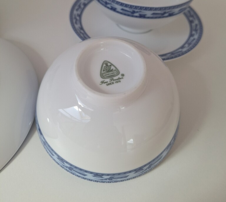Zestaw 3 porcelanowych miseczek Minh Long ze spodkami