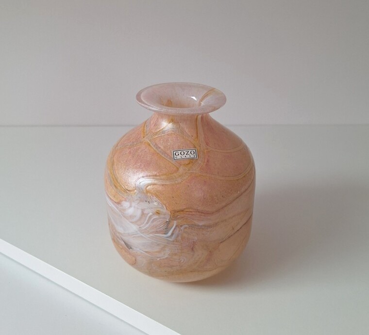 Wazon Szklany Gozo Glass Malta – Brzoskwiniowy Róż i Złoto