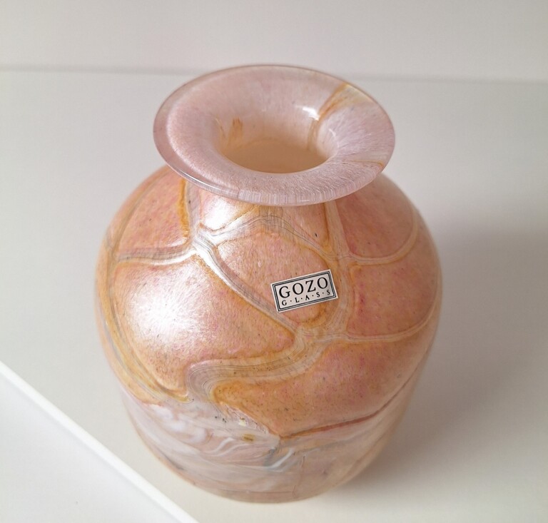 Wazon Szklany Gozo Glass Malta – Brzoskwiniowy Róż i Złoto